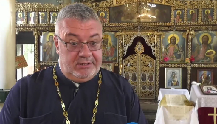 Отец Николай: Може и с ягоди да почетем починалите Българите