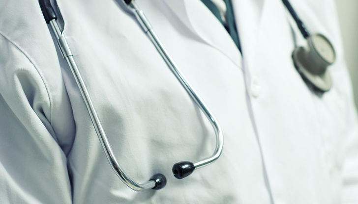 Протестиращи заплашват с масова емиграция от сектораМедицинска сестра с дългогодишен