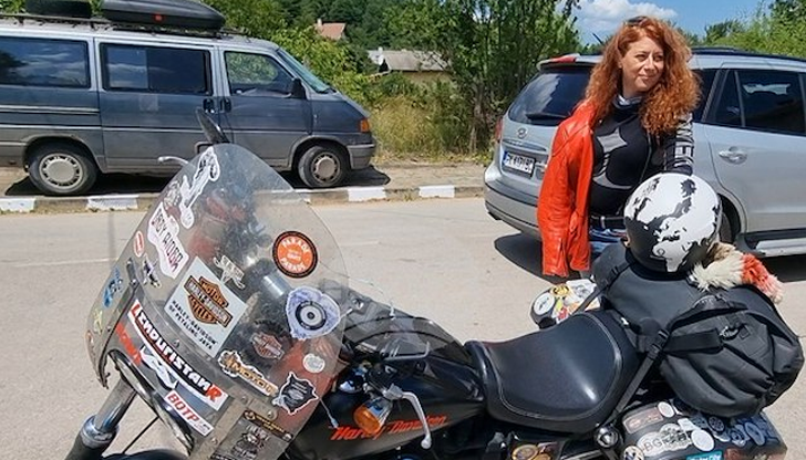 Българката, която обиколи света с мотора си Борис, се връща
