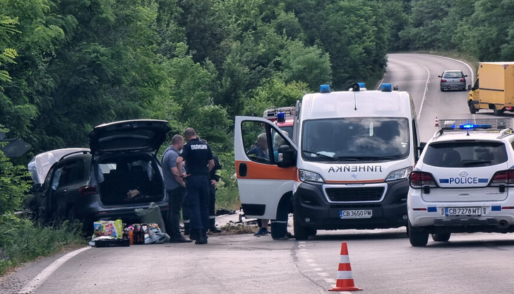 Двигателят на една от колите излетя на десет метра след