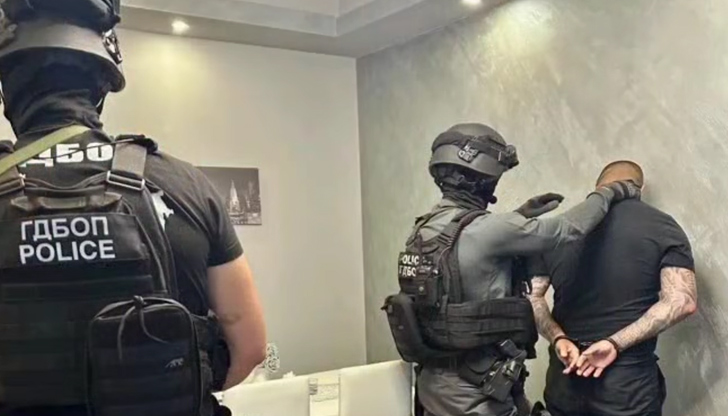 Иззеха над 120 000 лева и значителни количества наркотици при