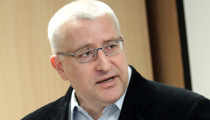 Политологът смята, че управлението има живот поне до края на