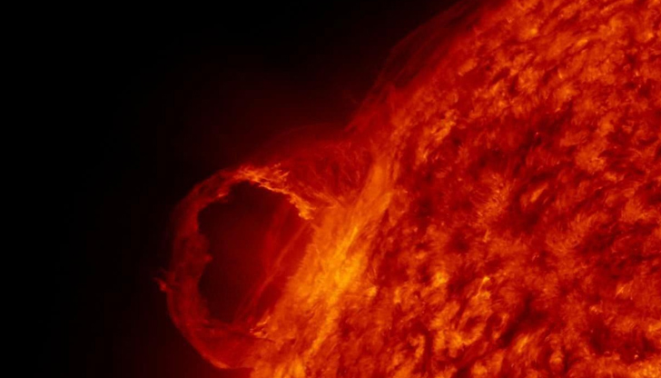 NOAA предупреждава за G4 ниво – възможни полярни сияния до