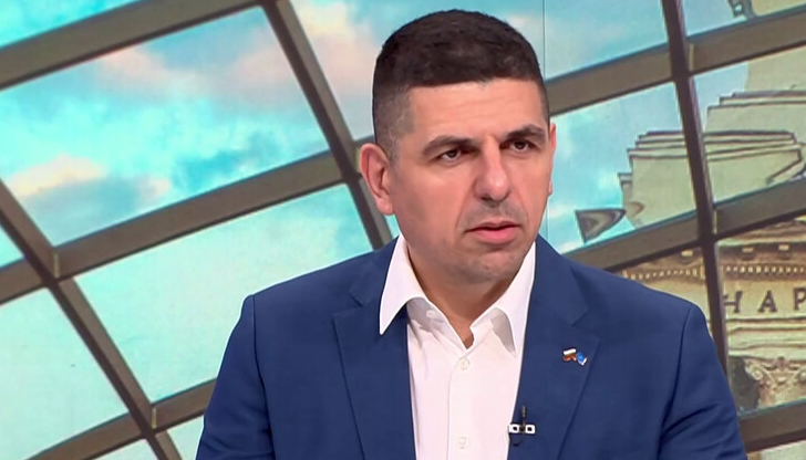 Съпредседателят на ДБ обвини Пеевски в скрито управление на институциитеПроблемите