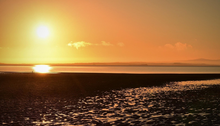 Слънцето дарява здраве на тези, които го посрещат в зориДнес,