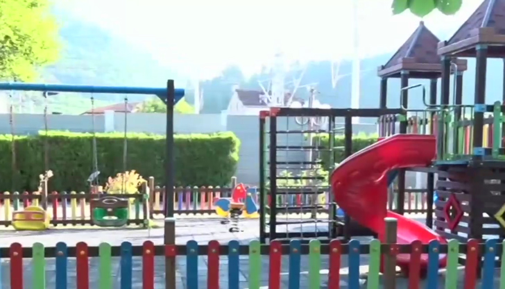 Нападателката е настанена в столичен център, а местни власти алармират