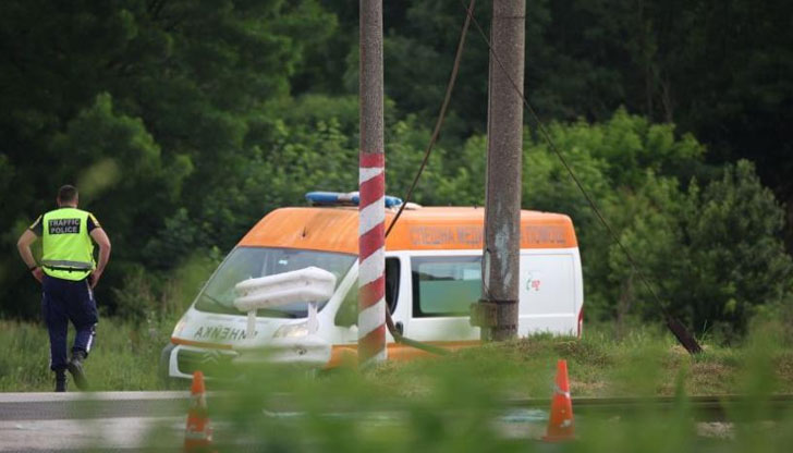 Пострадалият е откаран в болница в Сливен, променени са влаковите