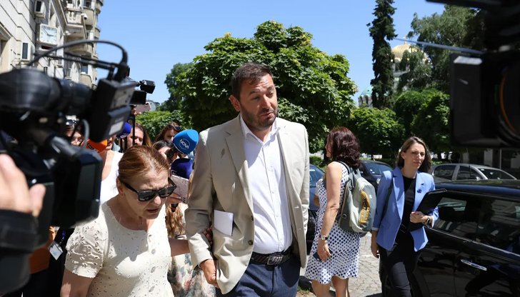 Разпитът е свързан със скандала в Продължаваме промянатаСлужители на Антикорупционната