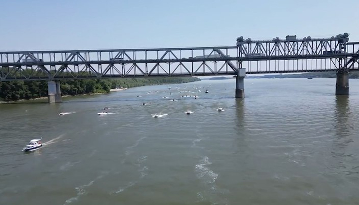 Над 80 лодки и джетове участваха в първото издание на