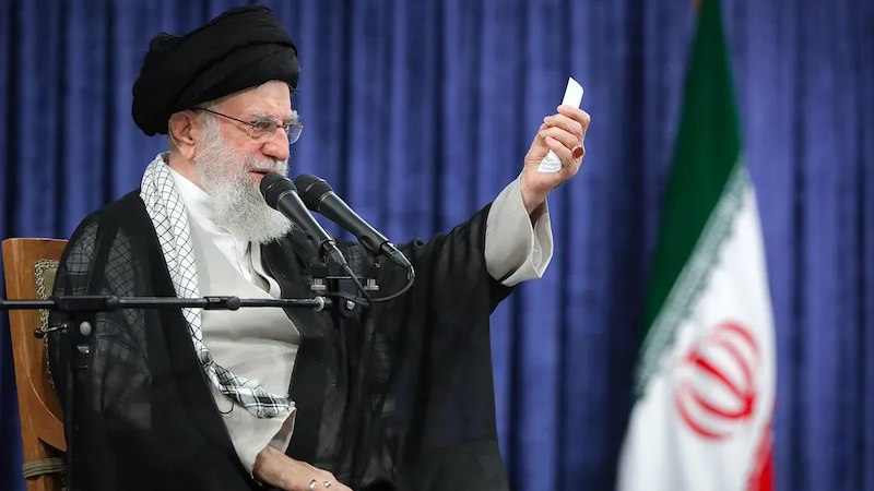 Върховният лидер заяви, че ционисткият режим почти се е сринал
