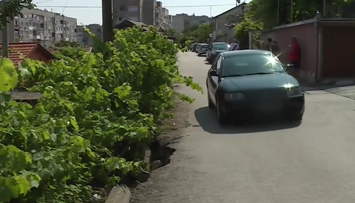 Жители на улица Тимок живеят в постоянен страх от срутване,