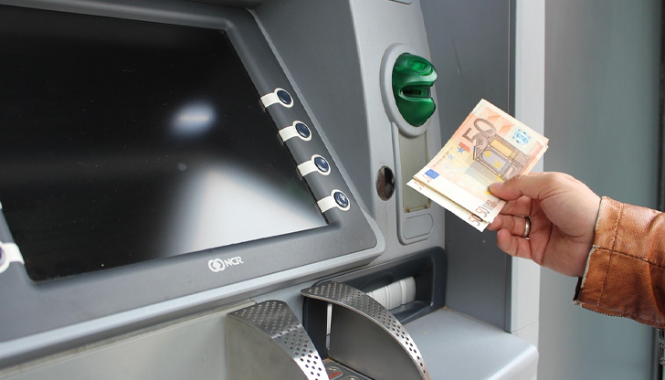 Устройствата ще бъдат заредени с двете валути предварителноВ полунощ на