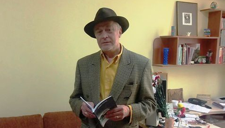 Русенският критик и преводач е отличен за заслугите си към