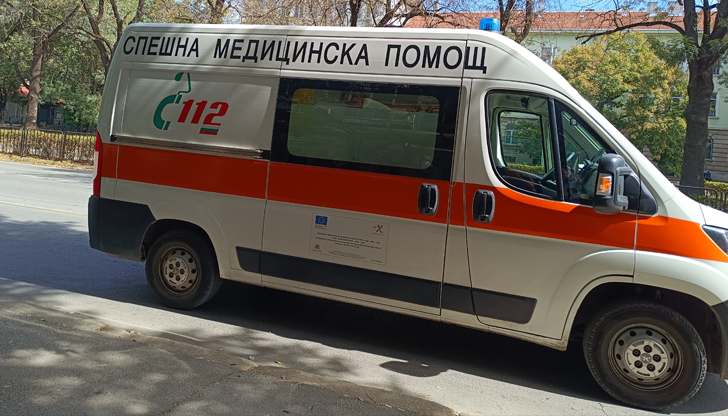 Мъжът се е свлякъл от велосипеда си близо до църквата