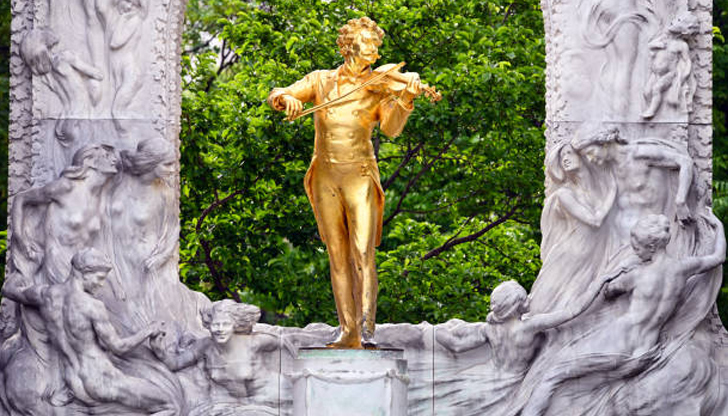 Поводът е 200-годишнината от рождението на австрийския композитор Йохан ЩраусПрочутият