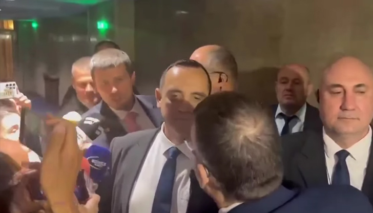 Депутати от двете формации си размениха остри обвинения в кулоарите