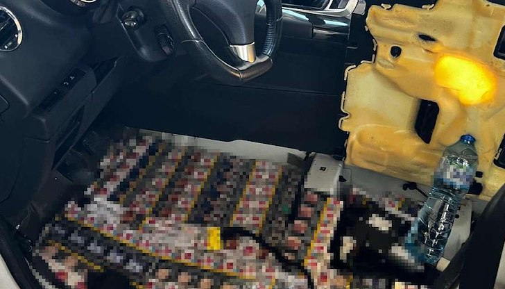 Младите мъже превозвали над 108 хиляди къса цигари в автомобили
