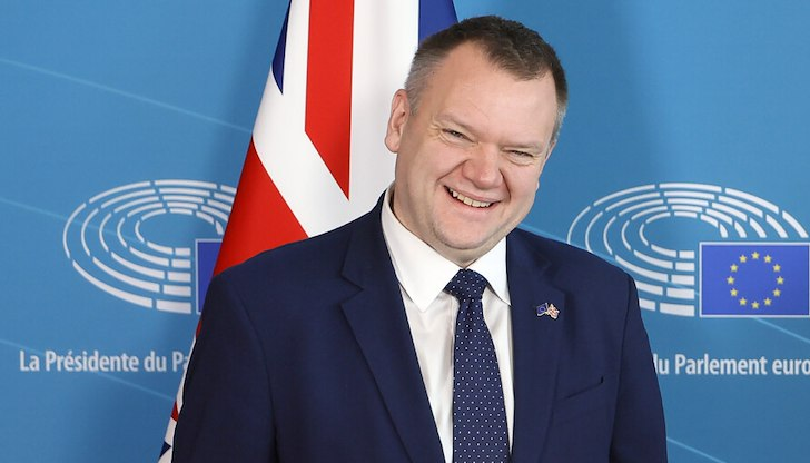 Ник Томас Симъндс ще се срещне с Даниел Митов и