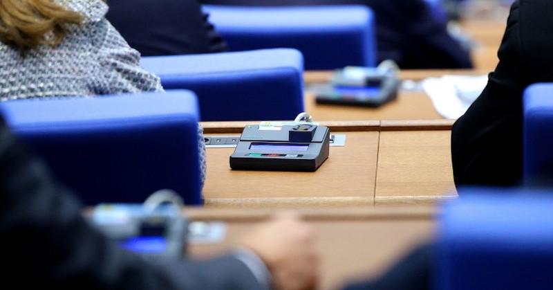 Заседанието започва в 10:00 часа с над 200 фирми в