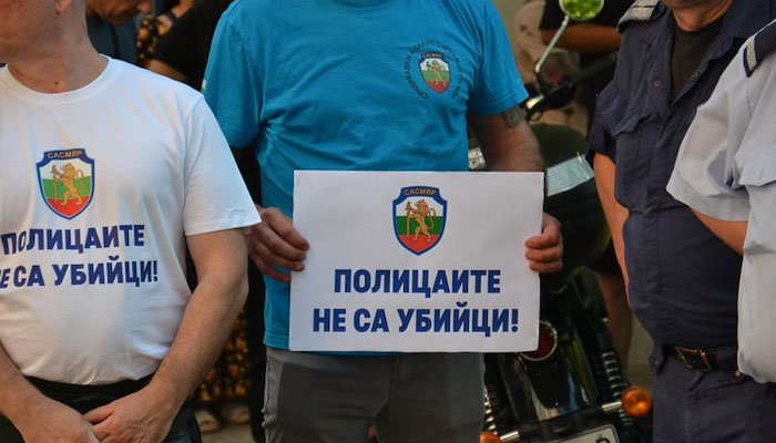 Лозунгите Полицаите не са убийци срещу Явор е Варна и