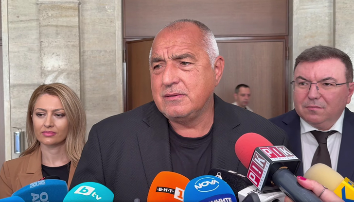 Оставката на Кирил Петков е личен акт, нека избирателите не