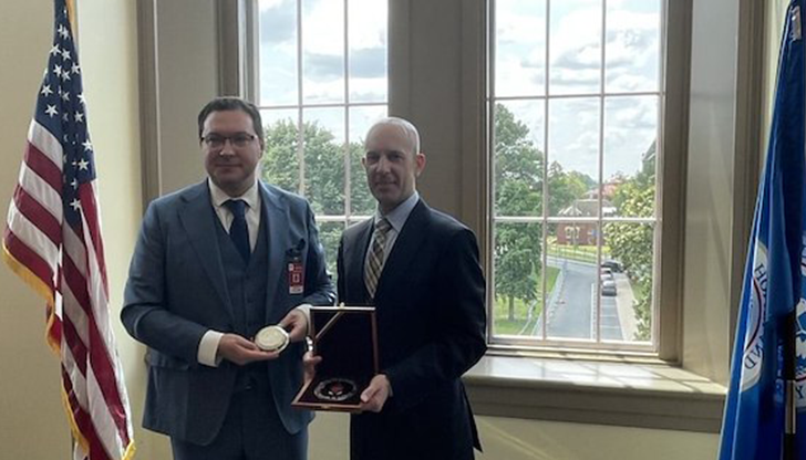 Министър Митов проведе срещи в Департамента по вътрешна сигурност и