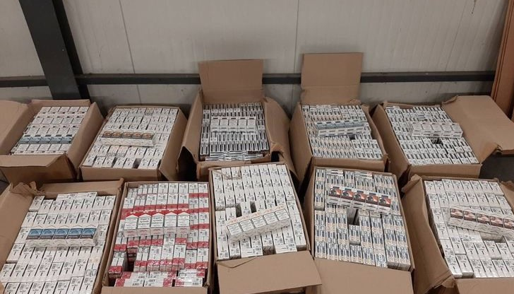 Акцизните стоки са скрити в автомобилни кухини и разпределени в