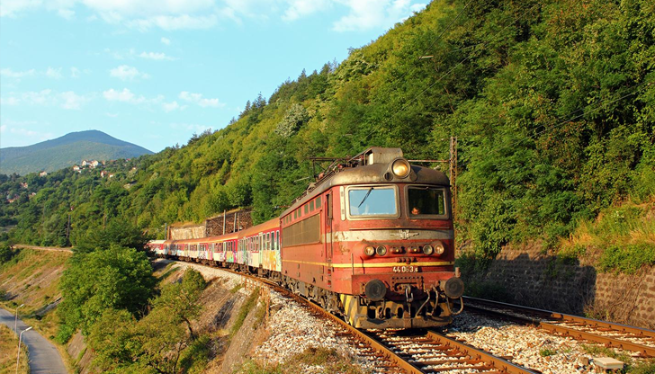 Пътниците престояха над три часа на 40 градуса, докато чакаха