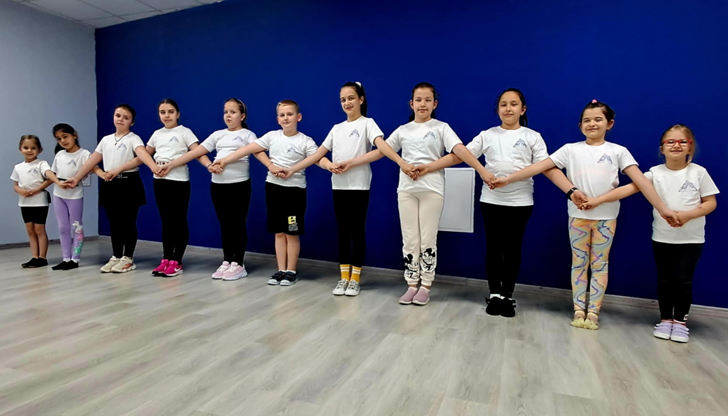 Безплатни уроци по народни танци за деца от 8 до