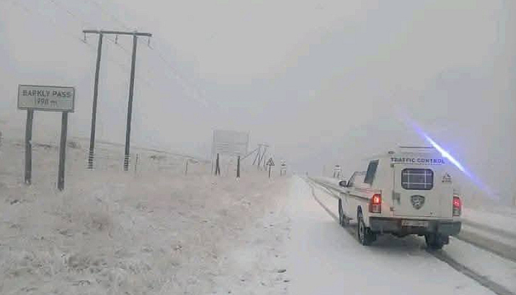 Петима души загинахаСилен студен фронт, който преминава през Южна Африка