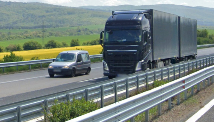 Камиони над 20 тона ще изчакват извън пътното платно до