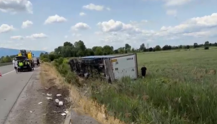 Движението е ограничено в едната лента при 2-рия километър на