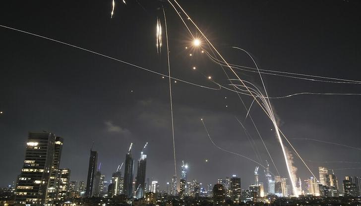 Четирима души загинаха в Беер Шева след ракетен удар часове