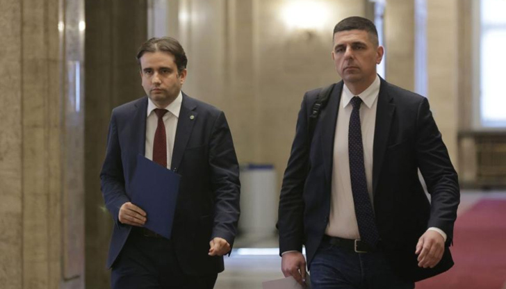 Божидар Божанов критикува НАП заради хвърчащи числа, докато Европрокуратурата разследва