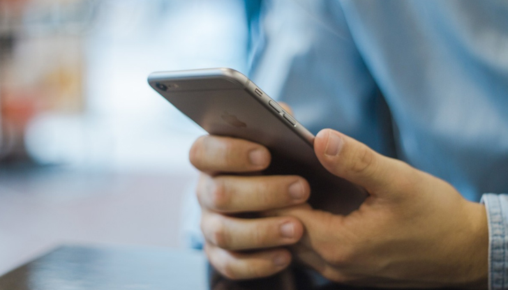 Телефоните са превърнали връзката с нас от полезна в експлоатиращаСмартфоните