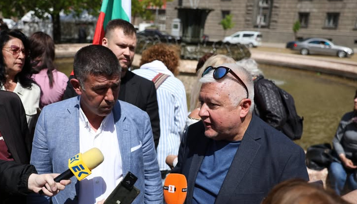 Журналистът твърди че е на пълен абонамент при службите заради