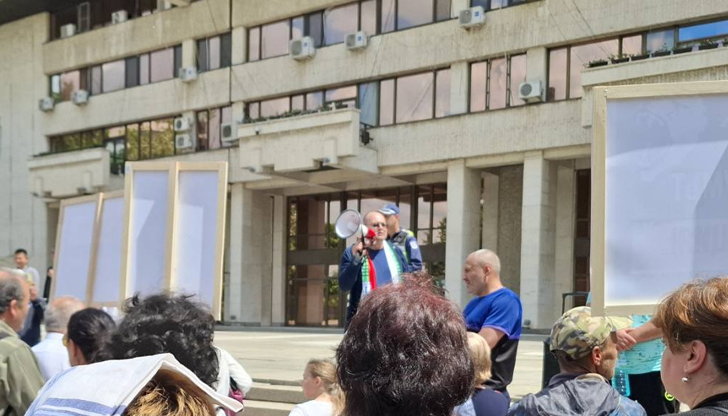 Над 1500 русенци блокираха центъра в протест срещу евротоНад 1500