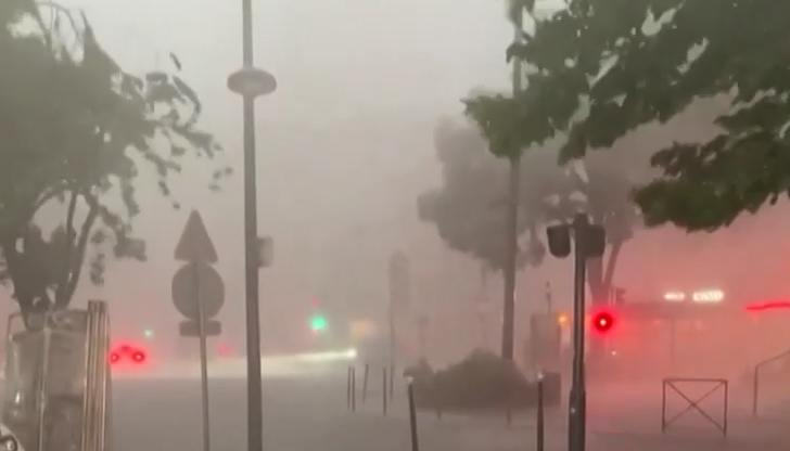 Сред жертвите е 12-годишно детеФранция се изправи пред опустошителни бури