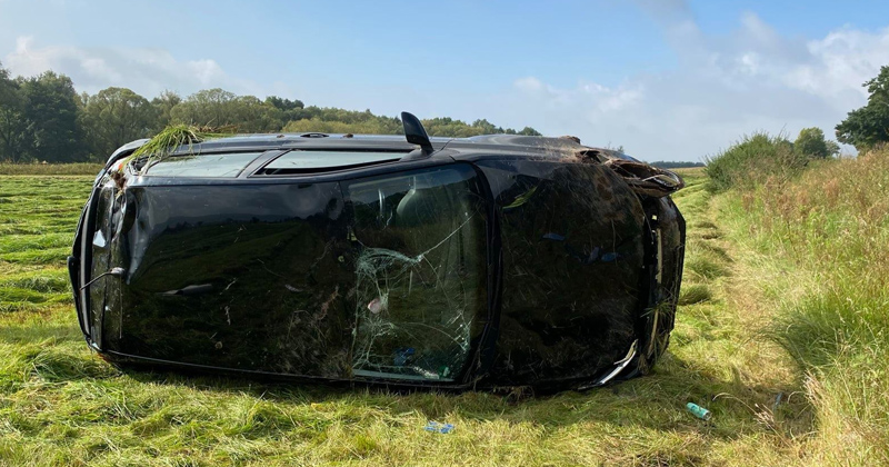 Младеж катастрофира с Пежо на пътя за НиколовоПет души са