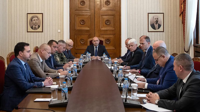 Президентът и представители на институциите обсъдиха възможните рискове за страната