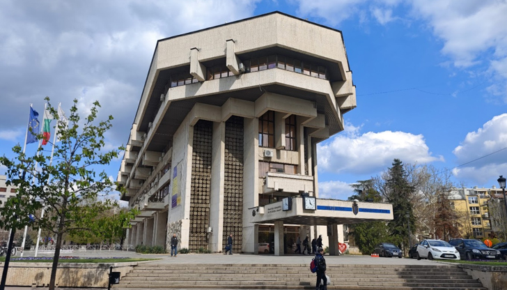 Пенчо Милков предлага изменения в 18 общински наредби за превалутиране