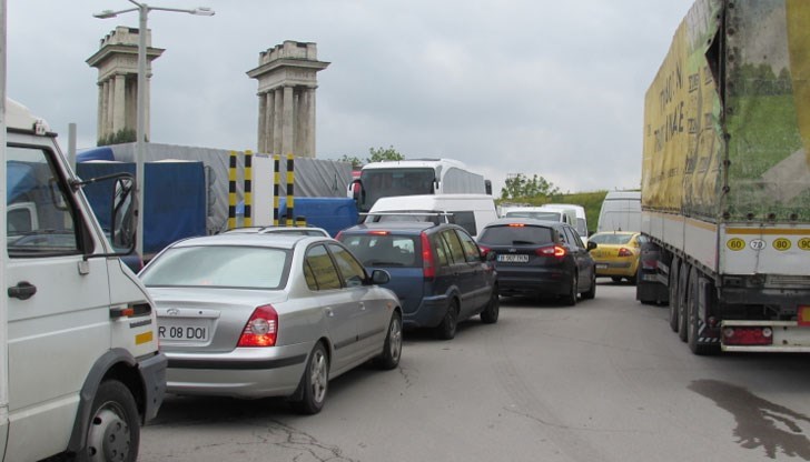 Информацията е към 06:00 часа тази сутринИнтензивен трафик на леки