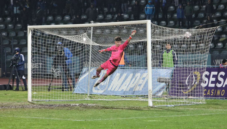 Даниел Николов ще бъде трети страж в армейците след отличните