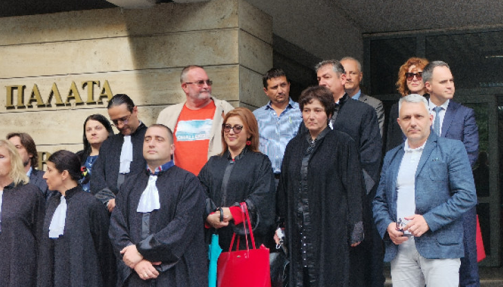 Пловдивски адвокати се събират на протест пред съдаАдвокати от Пловдив