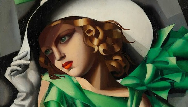 Експозицията представя творчеството на кралицата на ар деко от 20-те