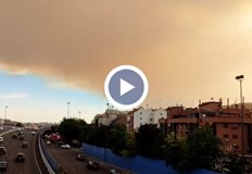 Огънят изпепели 3200 хектара евакуирани са стотици хора от жилищни