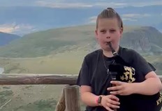 Стефан Костадинов показа как традициите живеят чрез младото поколениеСъс своето