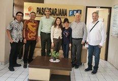 Делегация от Ангел Кънчев посети Университета на Сурабая по програма