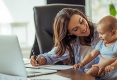 От днес лицата в отпуск за майчинство губят правото на