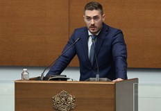 Решението дойде след официалното прекратяване на пълномощията на бившия съпредседател